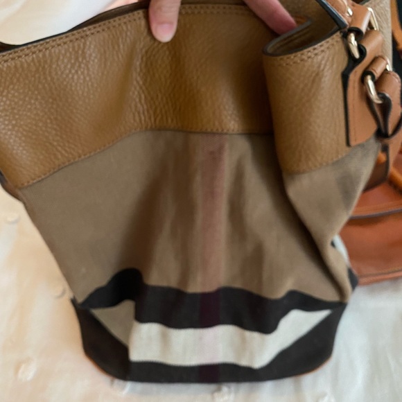 Burberry bag w/dustbag - Picture 7 of 16